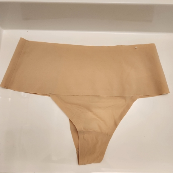 Spanx Undie-tectable Thong - Picture 3 of 5